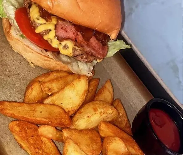 Ξενοδοχείο Daphne 3*