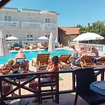Hotel Daphne 3*